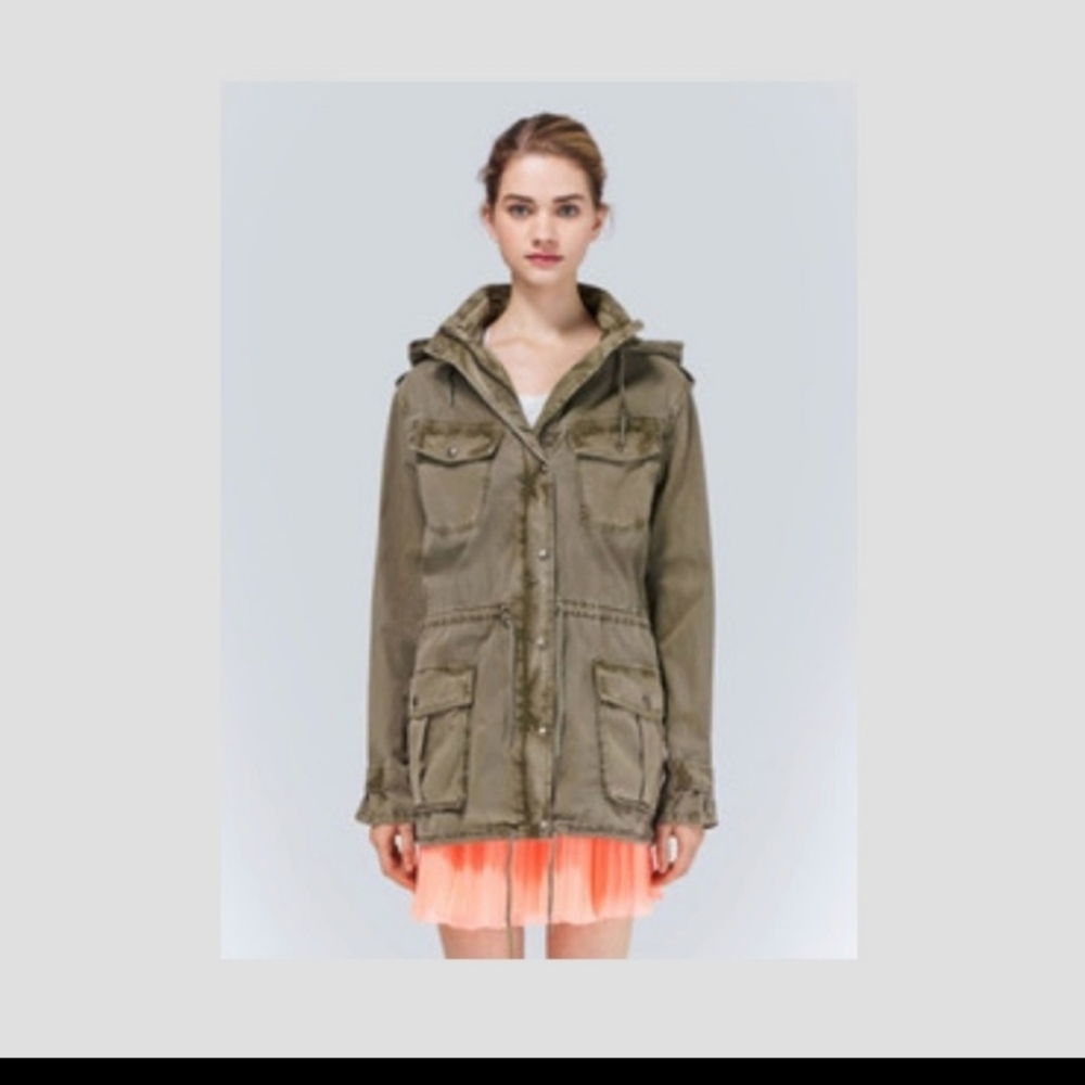 Aritzia Talula Trooper Jacket in Light Khaki Green